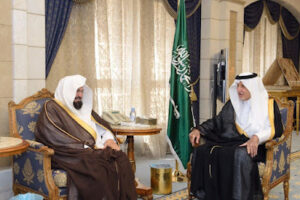 Read more about the article President Sheikh Sudais receives good wishes from Governor, Grand Mufti and Scholars