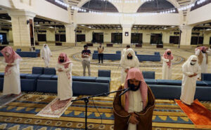 Read more about the article Saudi Arabia closes 32 Mosques after Coronavirus cases surge