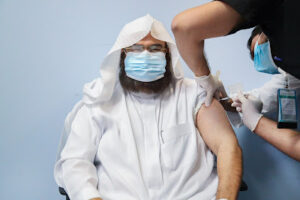 Read more about the article Sheikh Sudais receives Covid vaccine jab