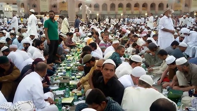 You are currently viewing Masjid Al Nabawi to resume mass Iftar Sufras in Ramadan