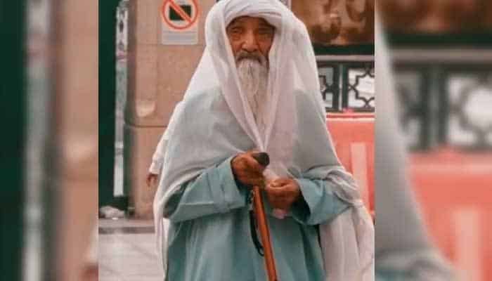 You are currently viewing Elderly man pictured in Madina with simple attire offered free Hajj