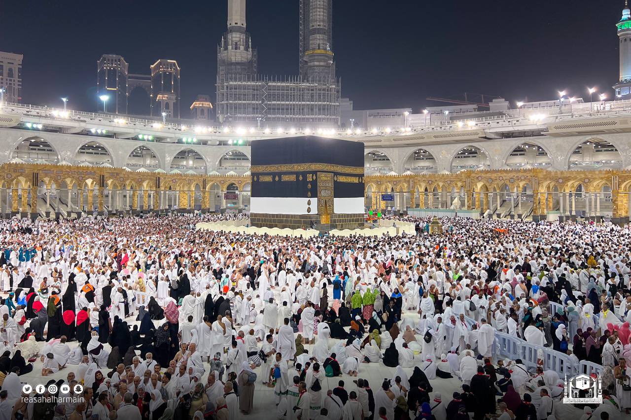 Read more about the article Kiswah of the Kabah raised ahead of Hajj